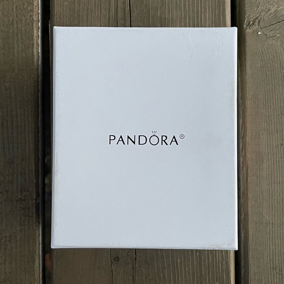 Pandora 2015 Limited Edition Christmas Snowflake Ornament in Original Box - Picture 2 of 10